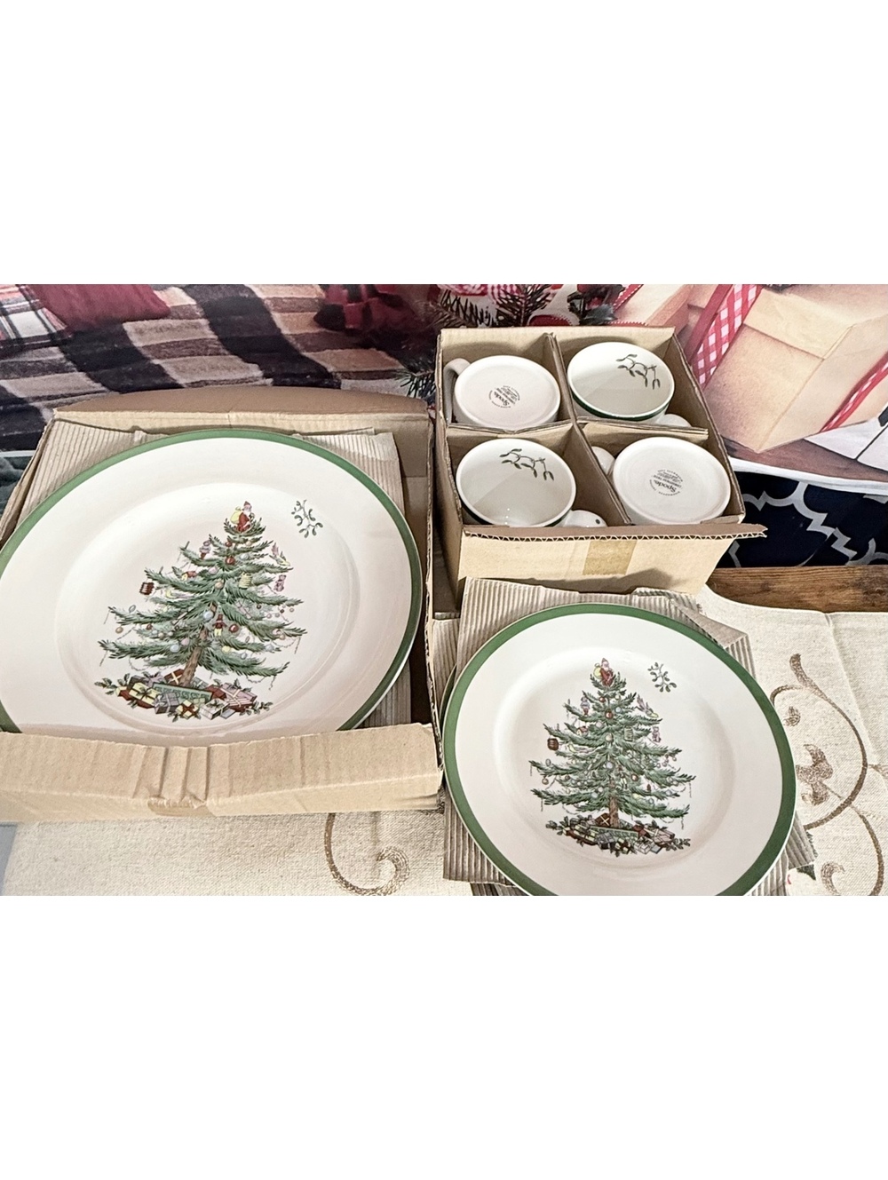 Spode Christmas Tree 12 Piece Dinner Set Plates & Mugs White/Green